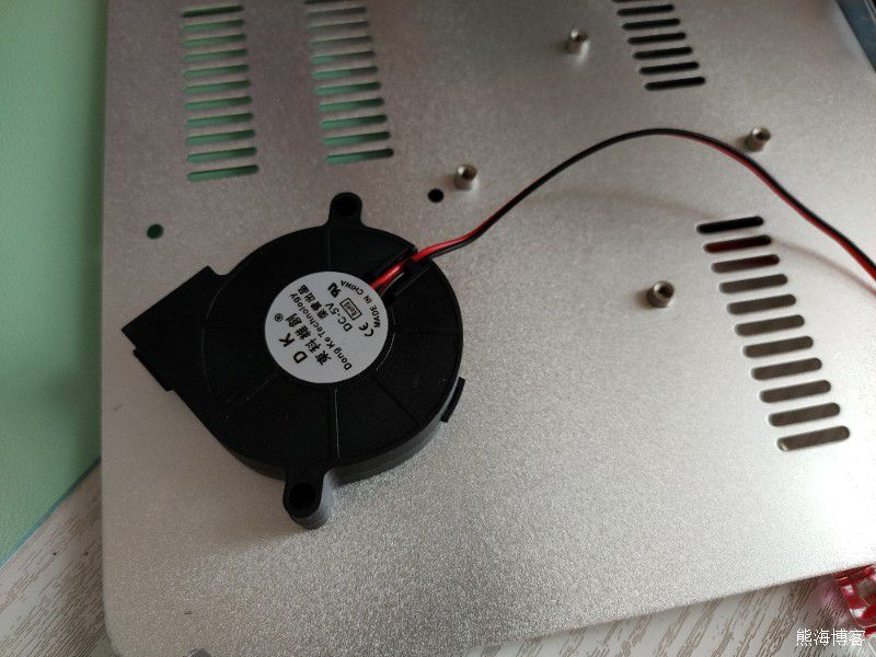 给占美无风扇的小主机加装散热